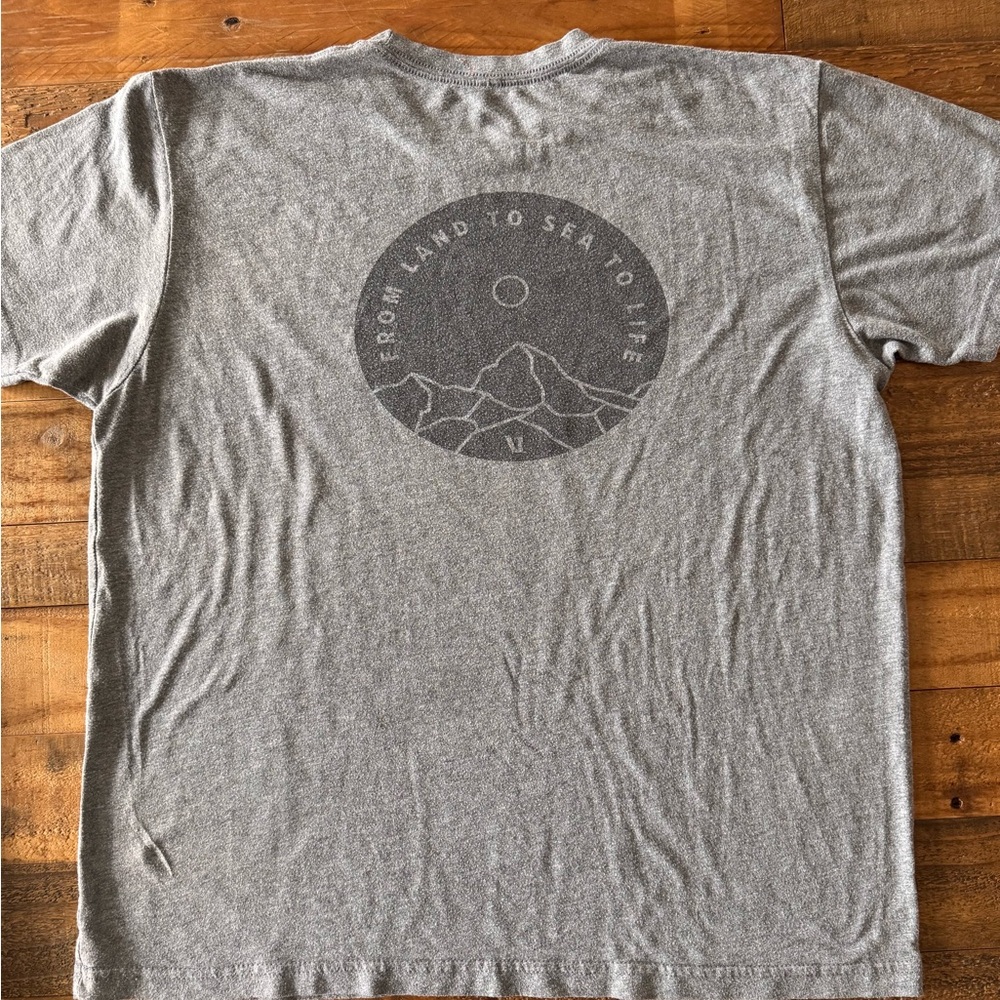 Vuori Men's Logo Graphic T-Shirt - Picture 4 of 5